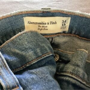 Abercrombie & Fitch The Mom High Rise